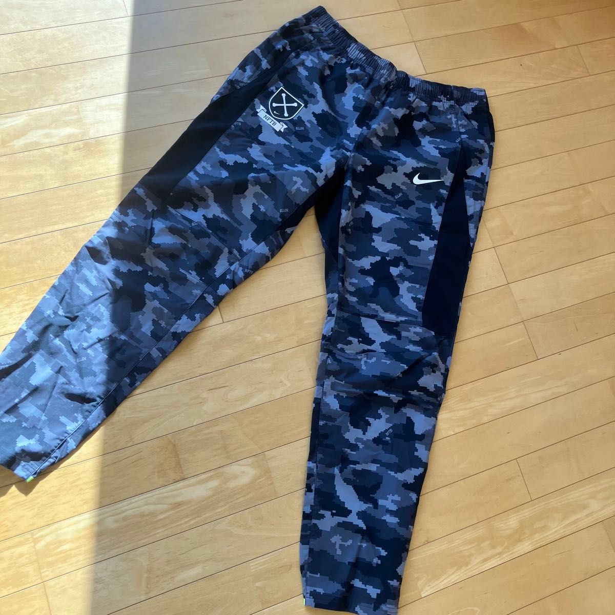 上のみ新品未使用人気カラーNIKEナイキ NFTBピステセットアップ