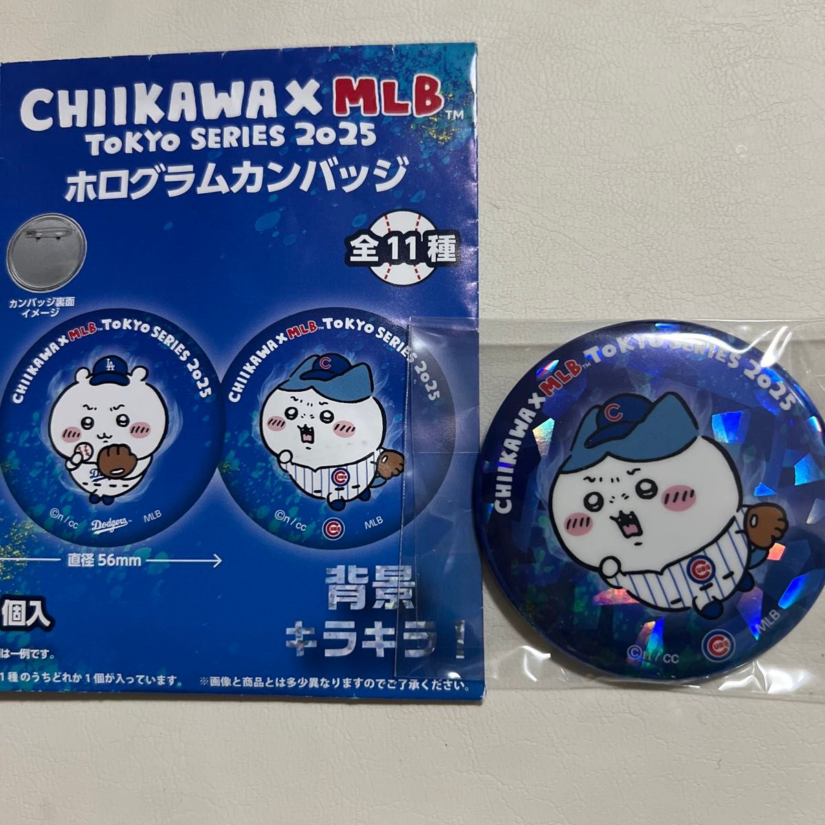ちいかわ ホログラムカンバッジ 缶バッジ MLB ホログラム ハチワレ