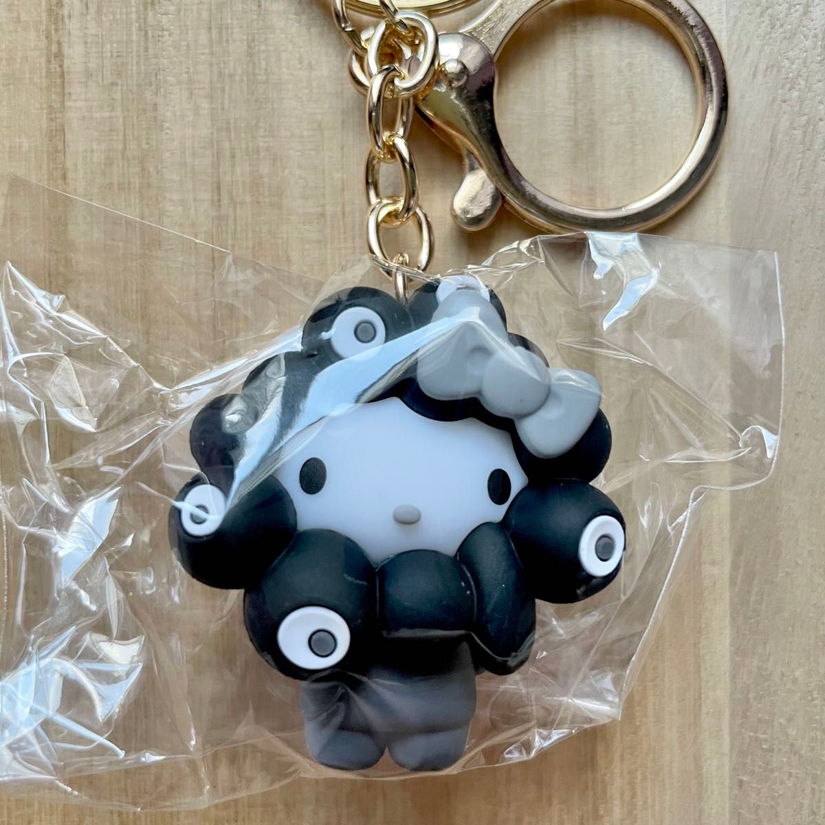 黒ミャクミャク サンリオ ハローキティ キティ キーホルダー 黒