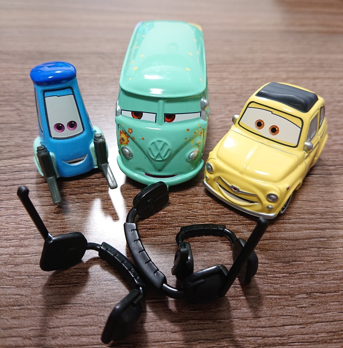 24】トミカ カーズ チーム マックィーン ピットクルー セット 24