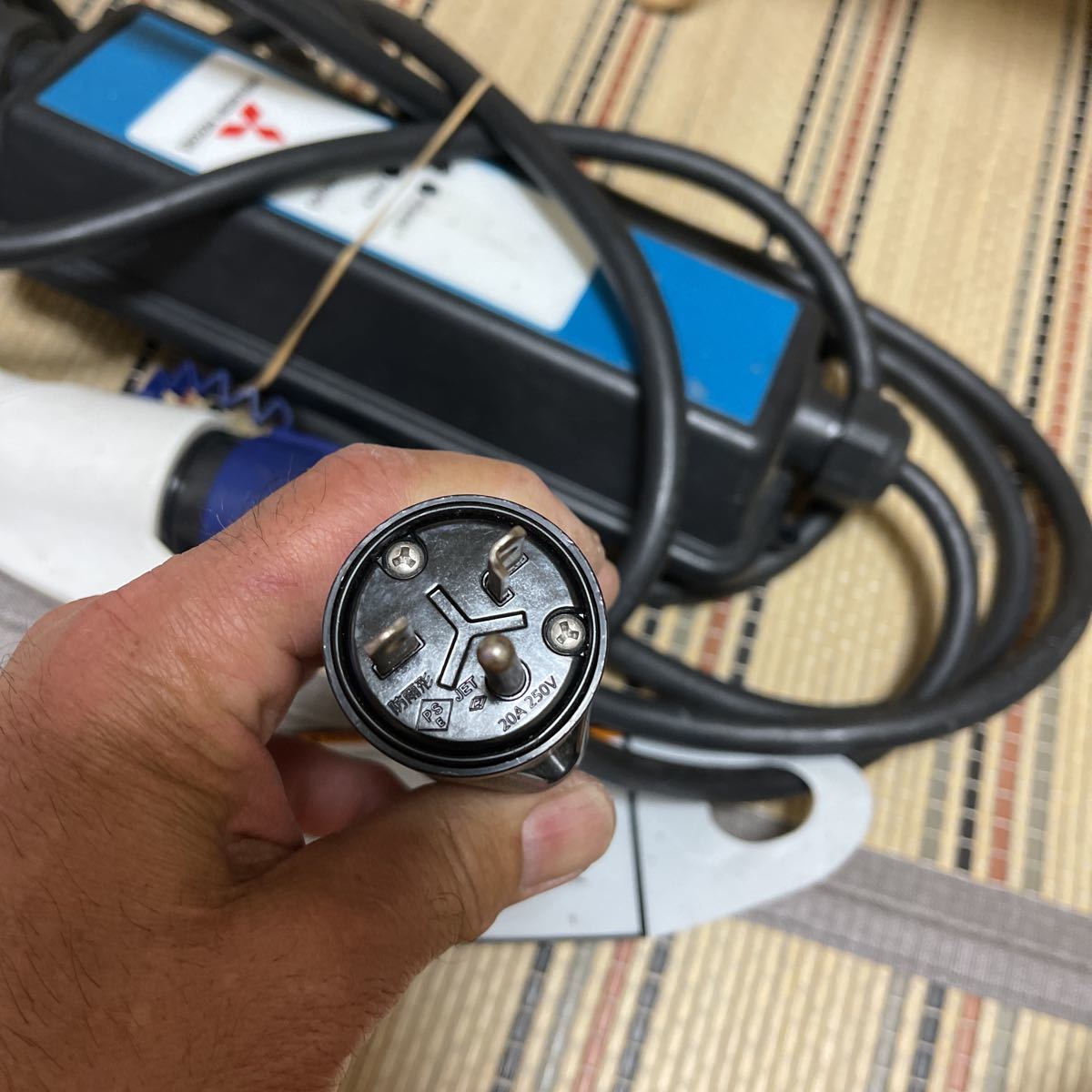 三菱純正 充電ケーブル 三菱純正の充電ケーブル アウトランダーPHEVで