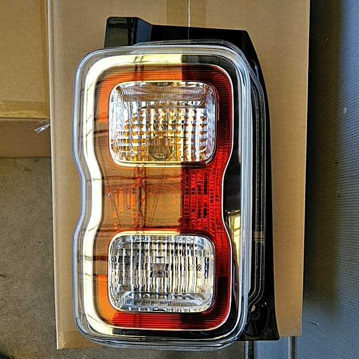 美品 スズキ ハスラー MR92S 左テールランプ テールライト KOITO 220