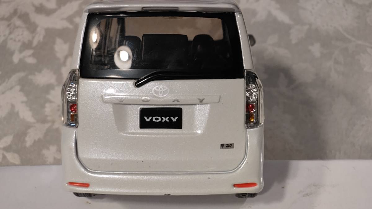 1/24 トヨタ ヴォクシー VOXY 70系 カラーサンプル ミニカー ①070