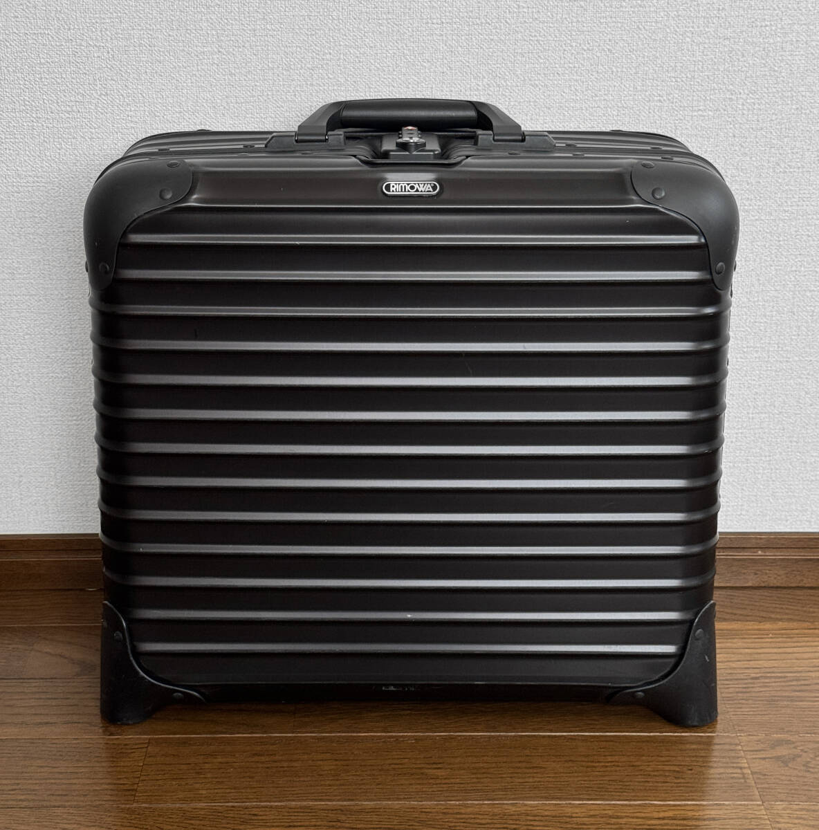 Yahoo!オークション -「rimowa stealth」の落札相場・落札価格