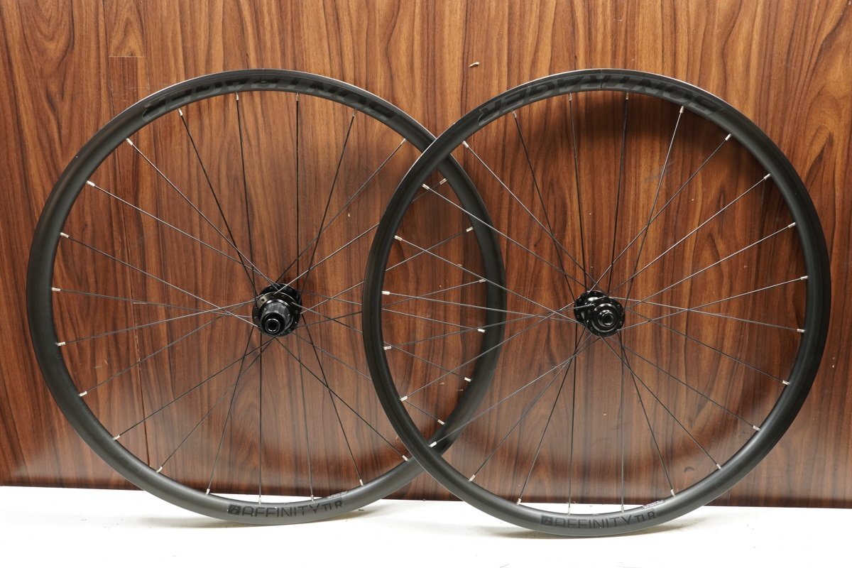 超大特価 Bontrager Race 700Cクリンチャー 中古美品 2026年最新