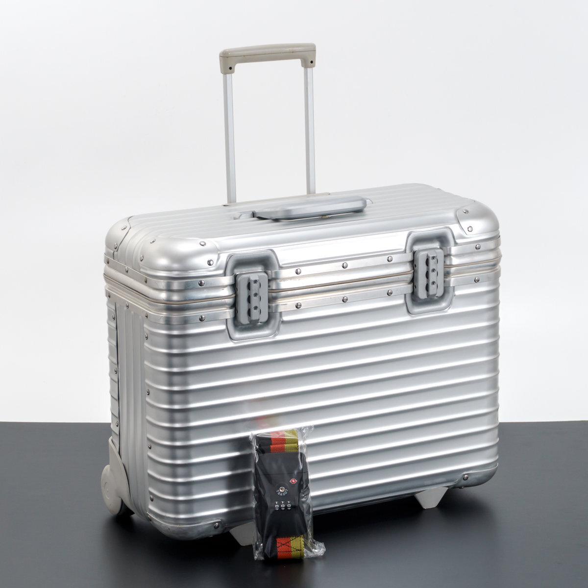 Yahoo!オークション -「rimowa pilot」(リモワ) (スーツケース