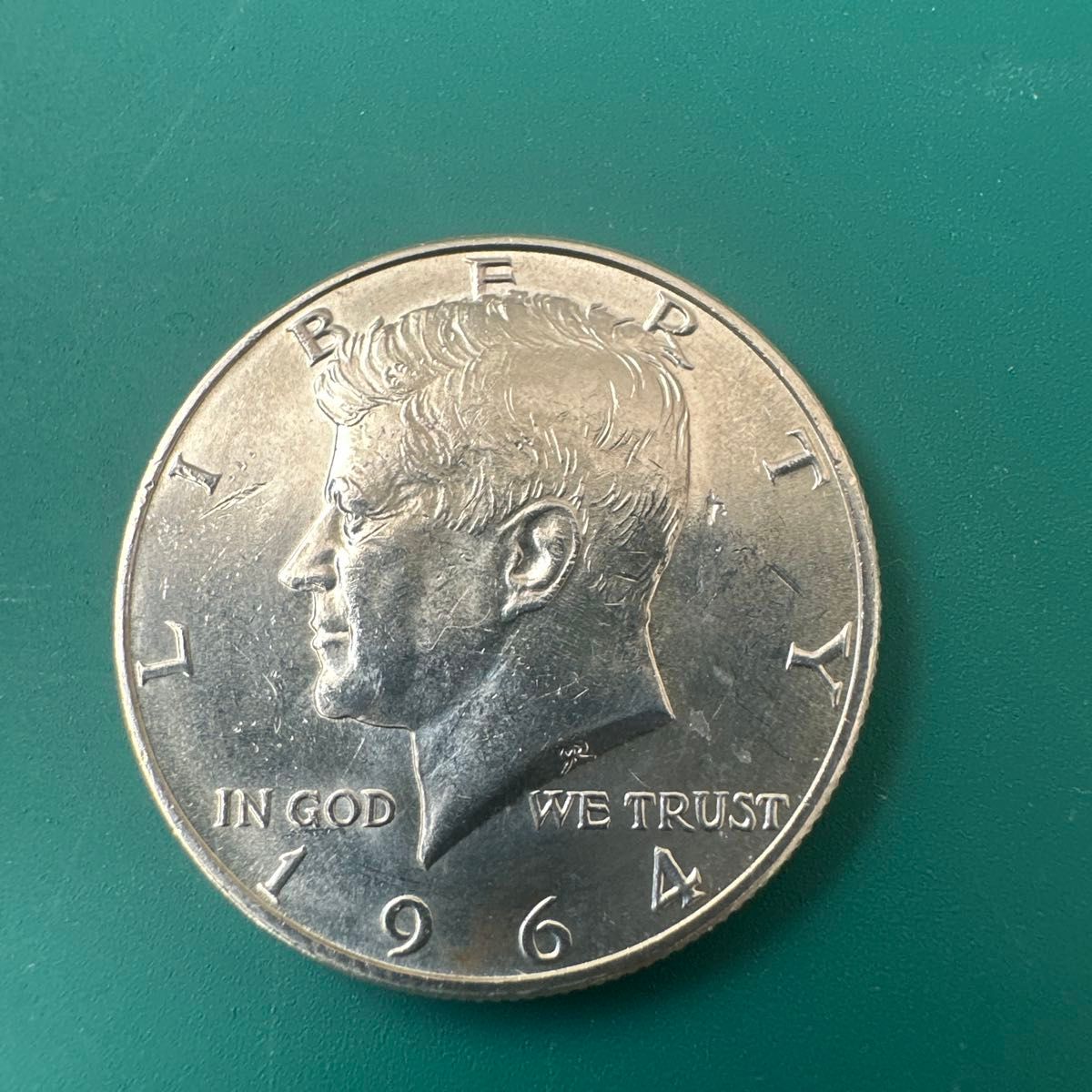 アメリカ 1964年 ケネディ ハーフダラー 本物 銀貨 50セント 美品