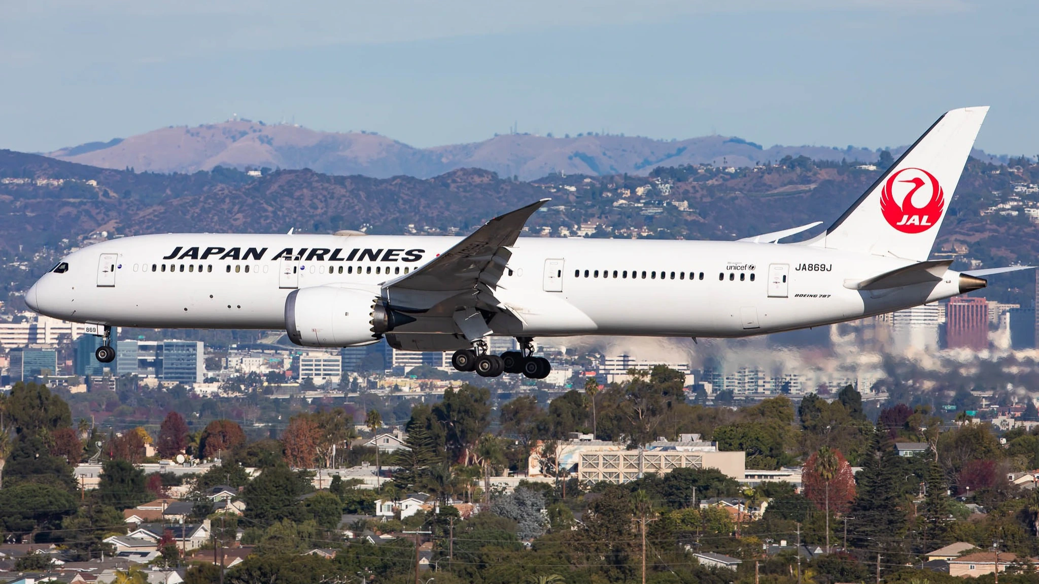 Japan Airlines San Francisco to Tokyo Flight with 787 Turbulence
