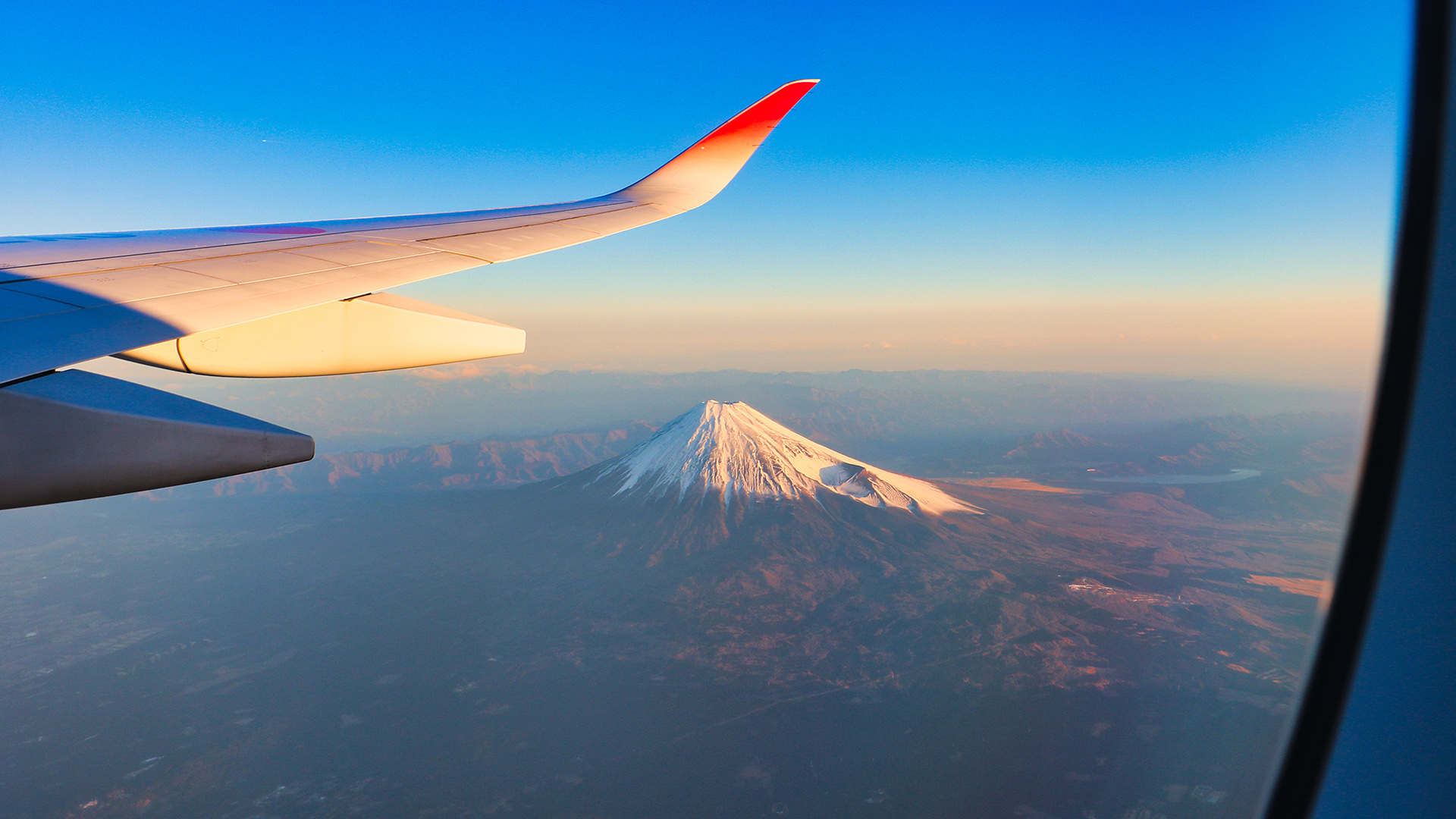 JAL】羽田空港発着の遊覧チャーター「初日の出 初富士フライト」を実施