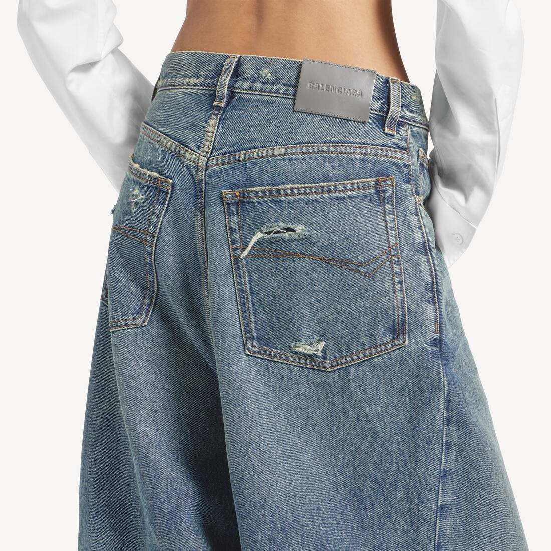 Women's Low Crotch Baggy Jeans in Dirty Vintage Blue | Balenciaga US