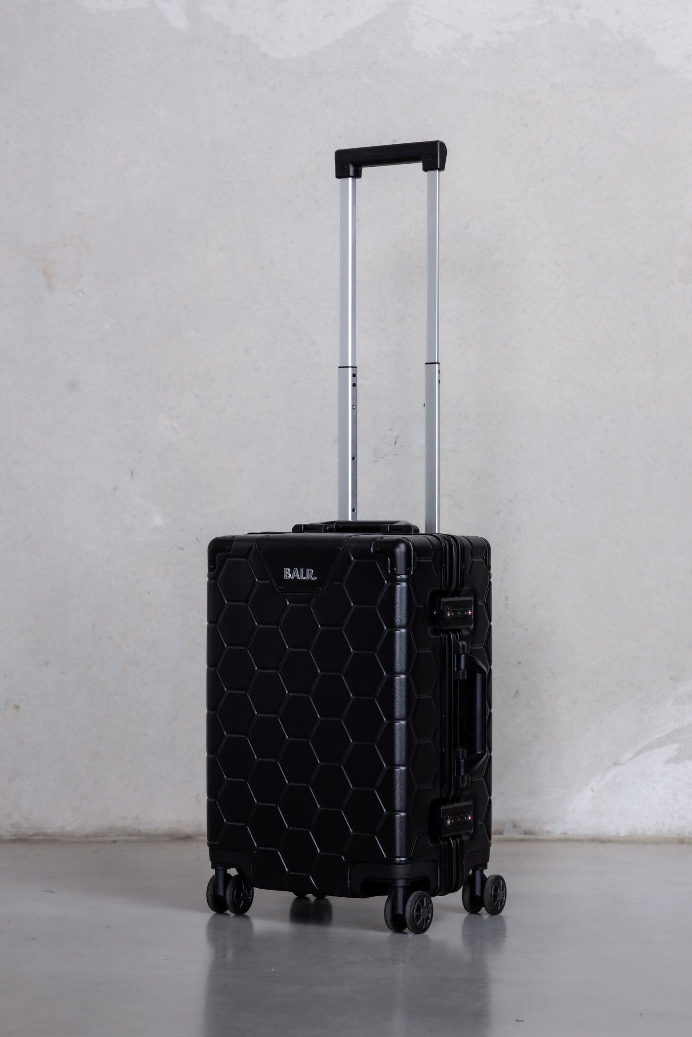 ROMEO EMBOSSED HEXAGON SUITCASE M size – BALR.