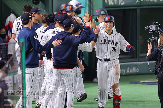 攻守で光る岡本和真の“ファースト守備”を支える「WBCレジェンド」の