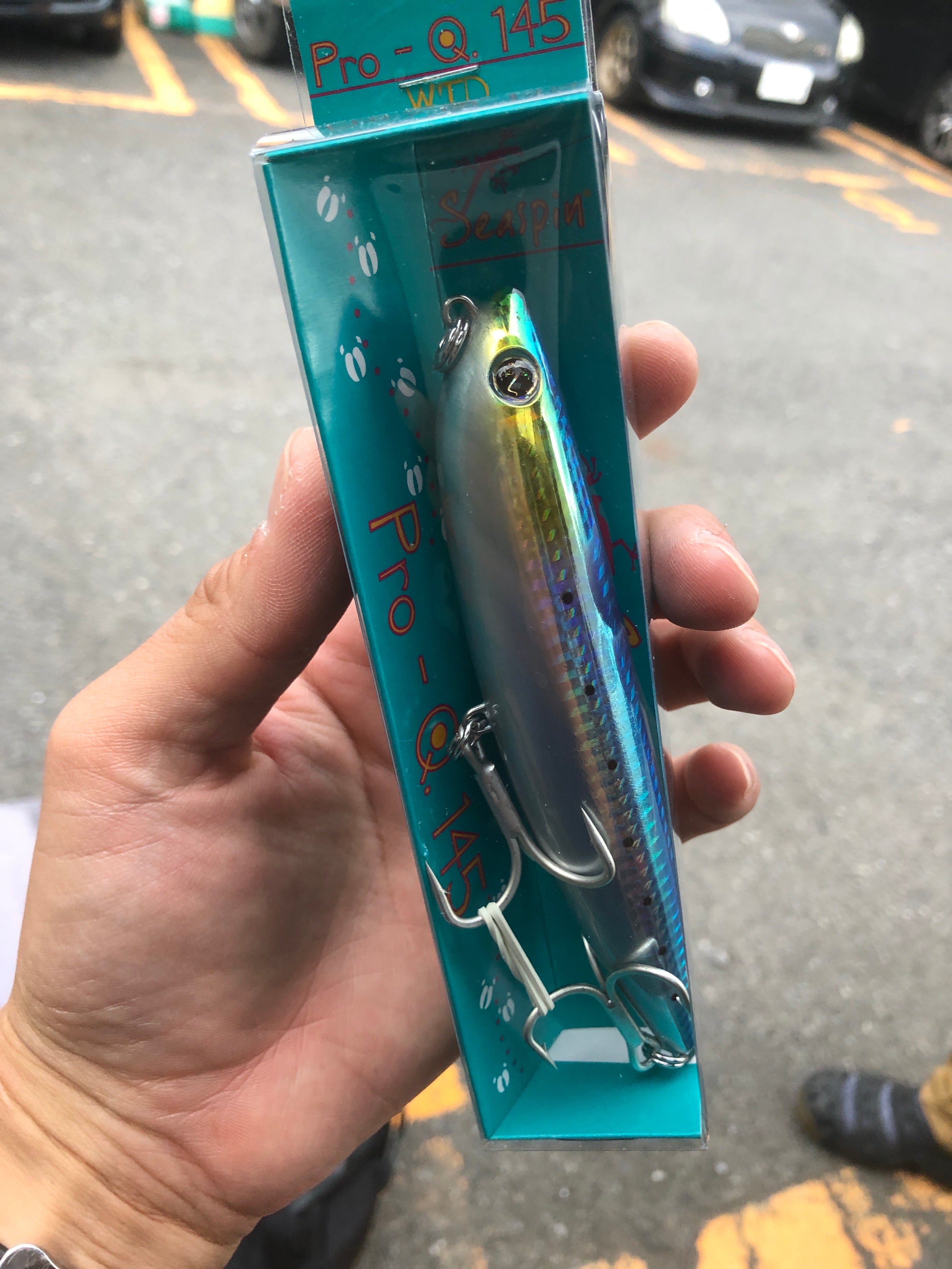 人気シーバスルアー続々入荷＆オリカラMEGADOG220の受注について