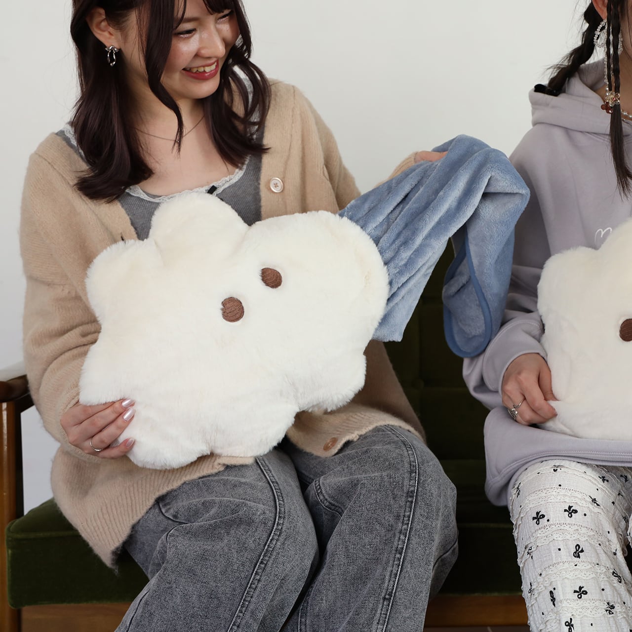 なでウサクッションブランケット/サックス（MK-569） | もくもくちゃん
