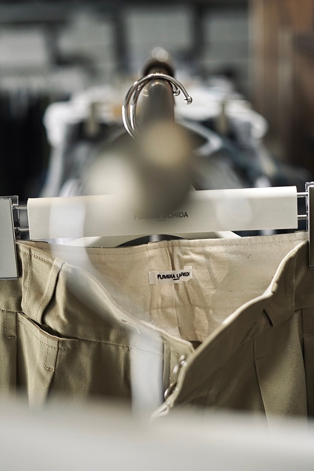 FUMIKA_UCHIDA / UNIFORM WEAPON 2-TUCK PANTS (KHAKIBEIGE) | JUQUI