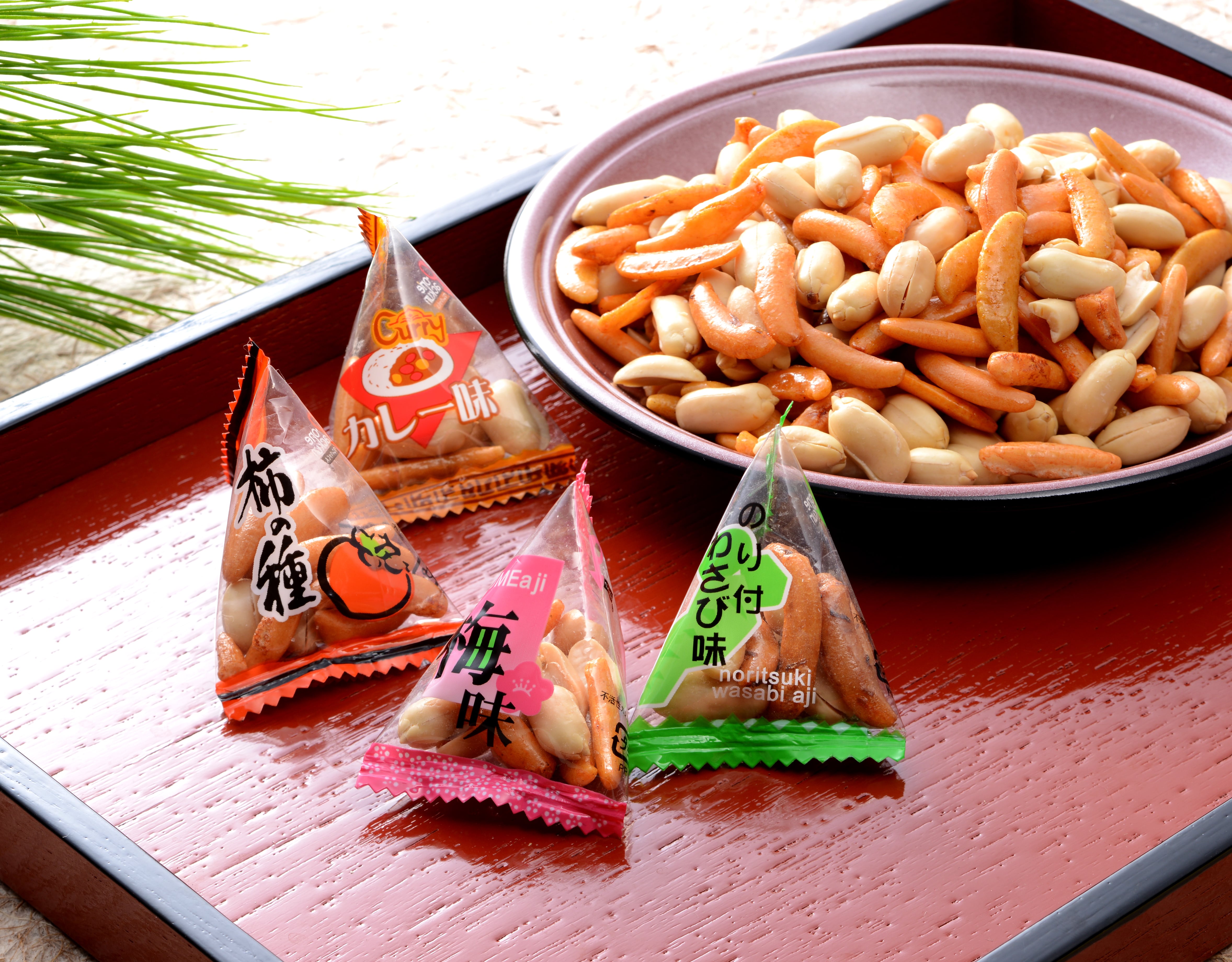 変り種の柿ピー詰合せ KP-650 缶入り650g（個包装紙込） | やきかまの