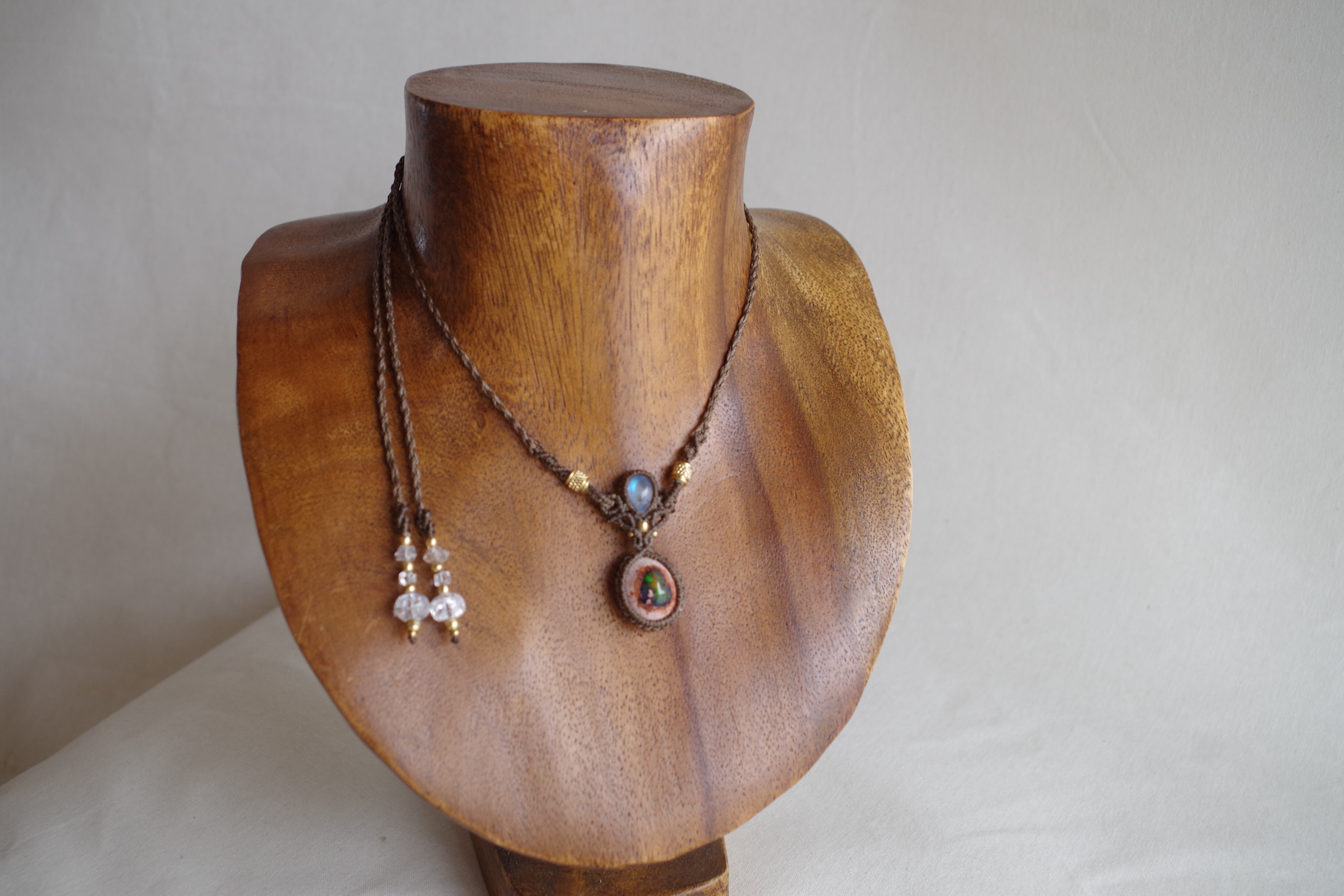 Cantera opal × Rainbow moonstone necklace | Lico macrame jewely shop