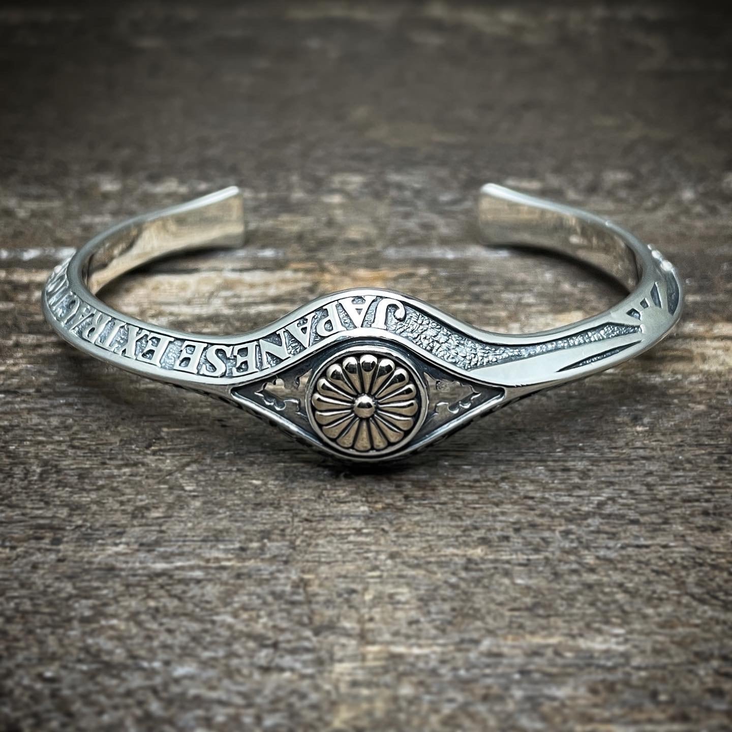 GERUGA NEEDLE CUFF バングル