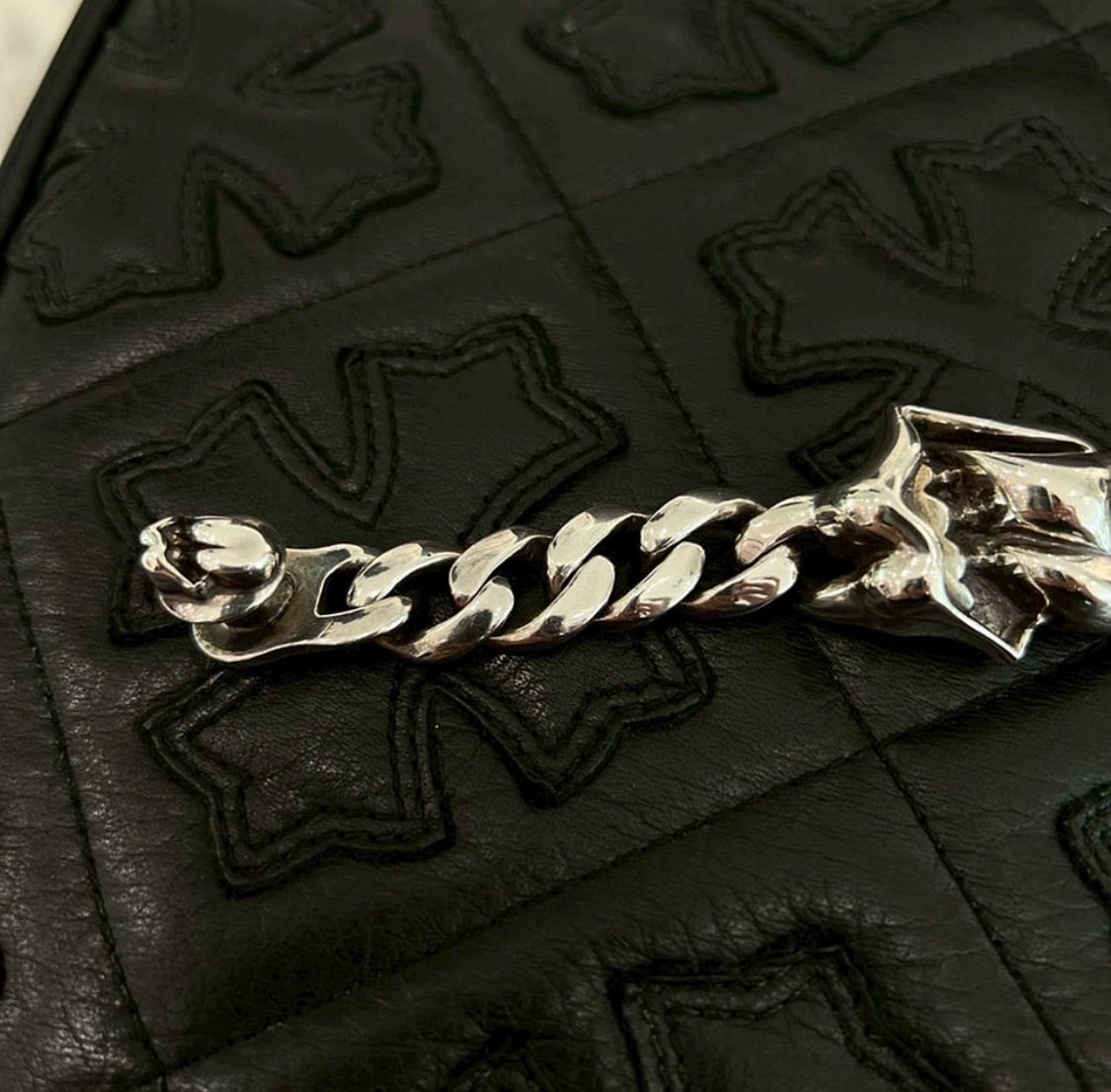 CHROME HEARTS × Rolling Stones Lip & Tongue Classic Chain Clip