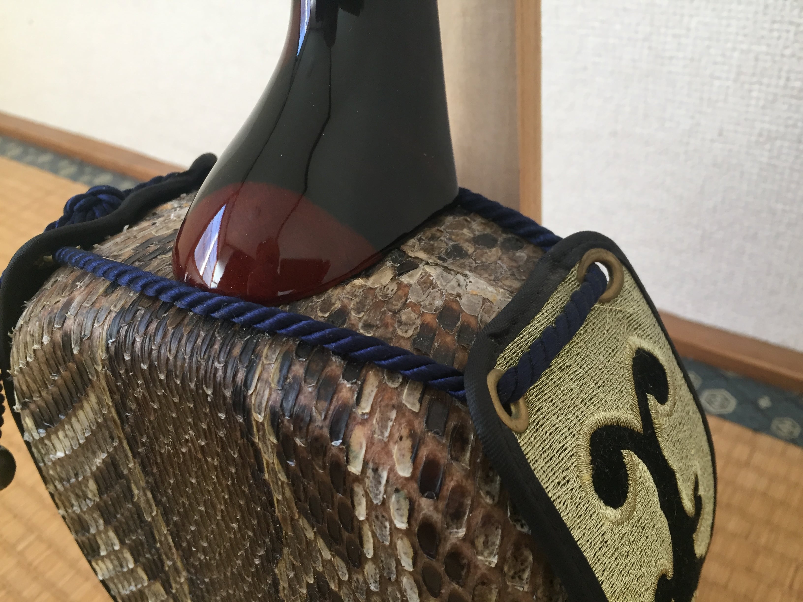 名工 岸本尚登作 上級黒檀 マカビ型スンチ仕上げ | クオレ三線工房えぞ三弦