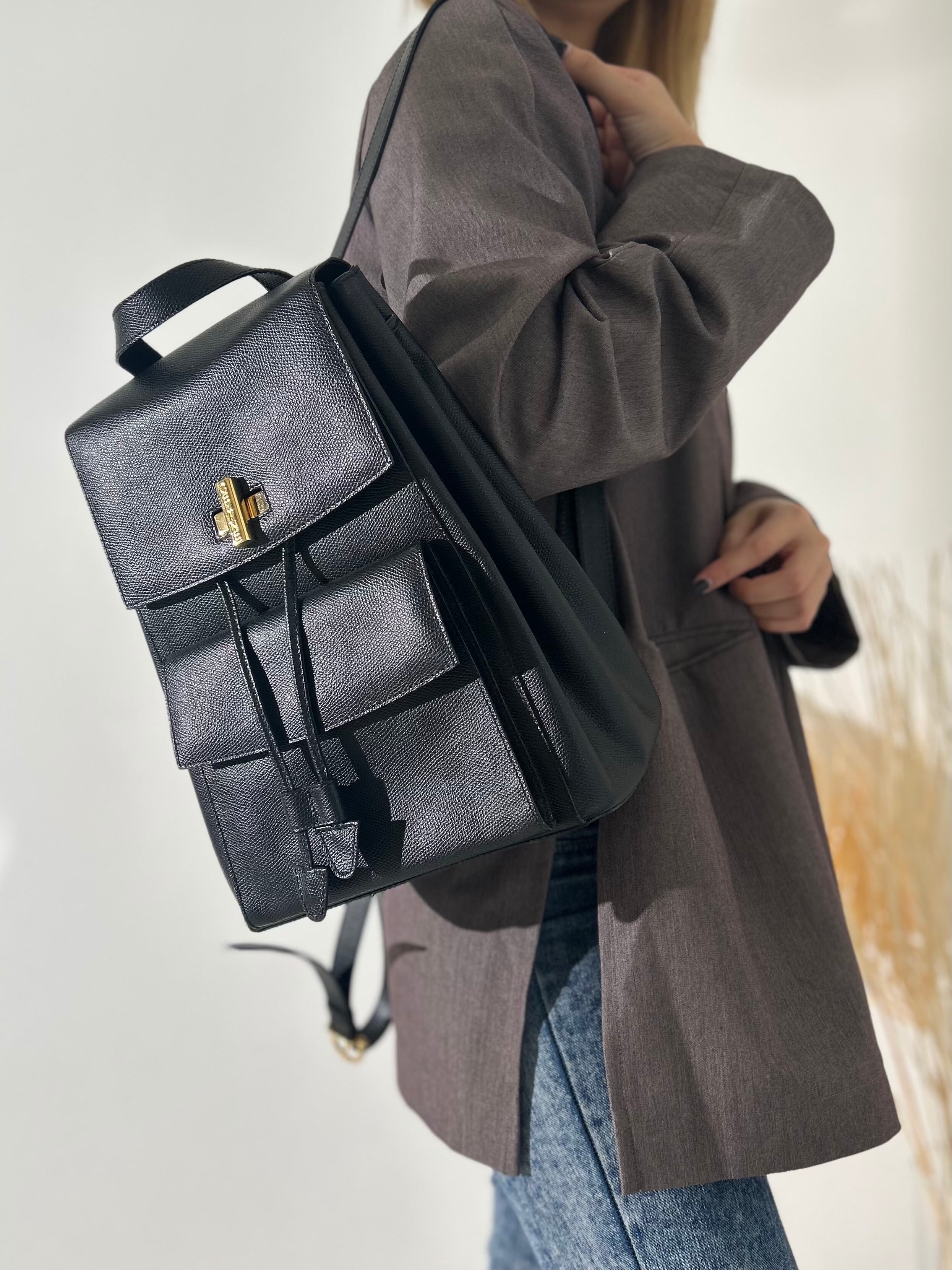 良品CELINE ミニ リュックサック オールレザー ターンロック 金ロゴ 黒