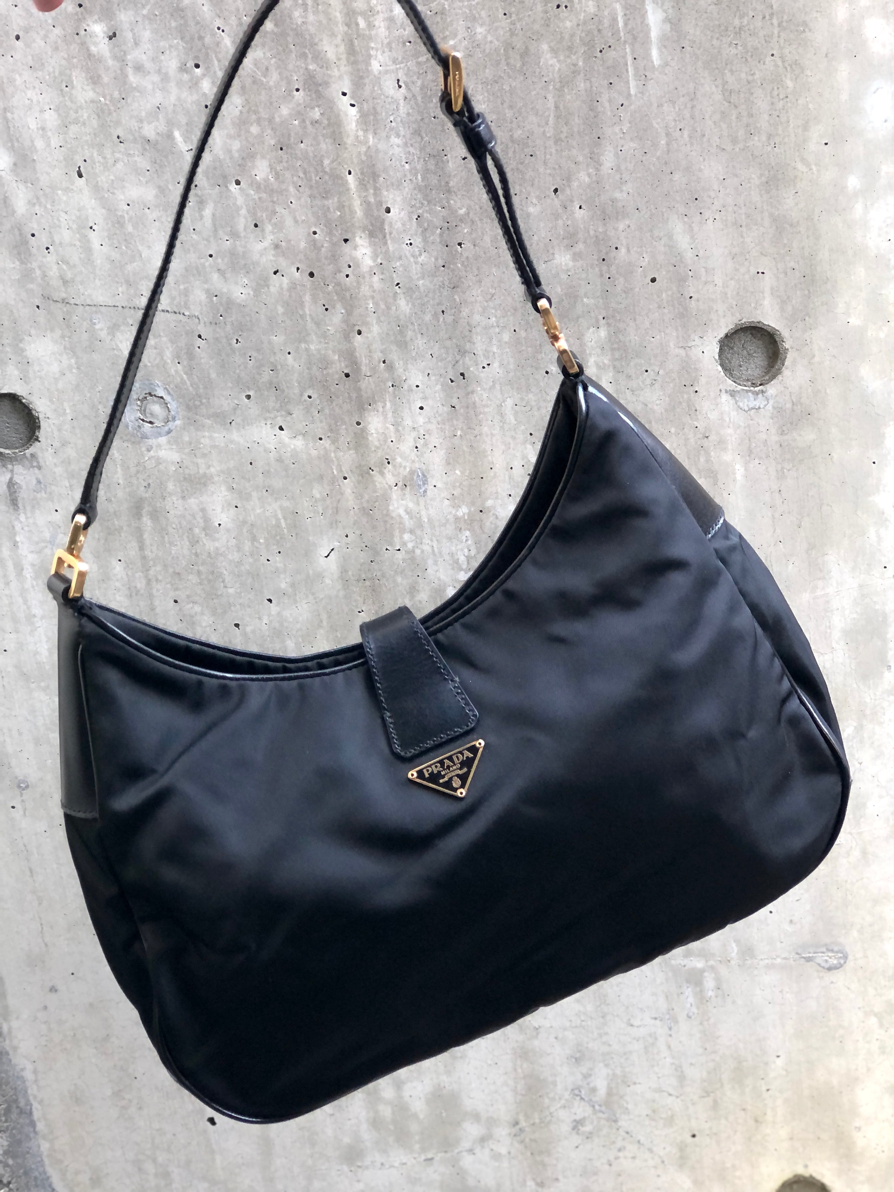 PRADA プラダ トライアングルロゴ ナイロン×レザー ターンロック