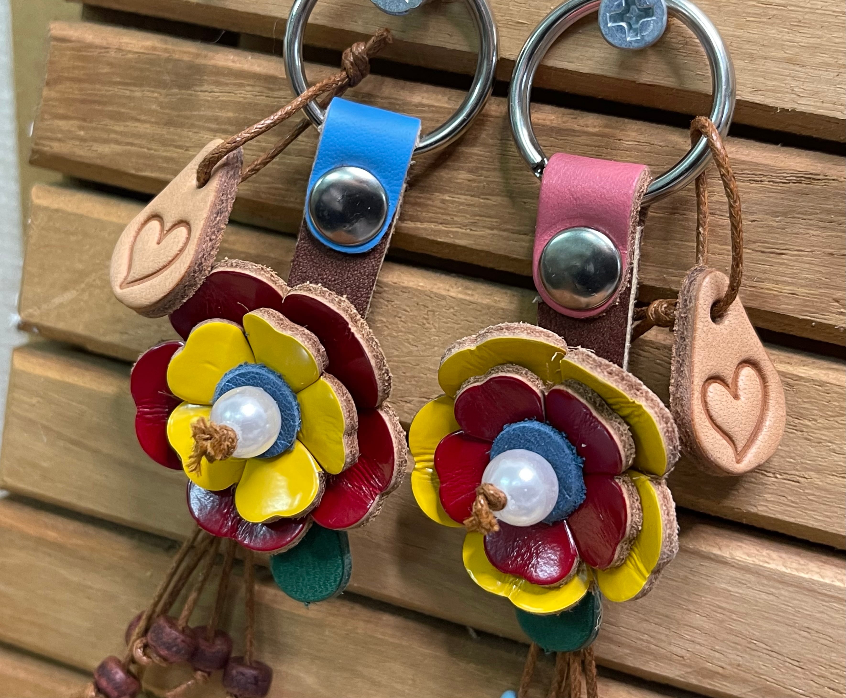 革小物 革花キーホルダー1つ レザークラフトハンドメイド KY01