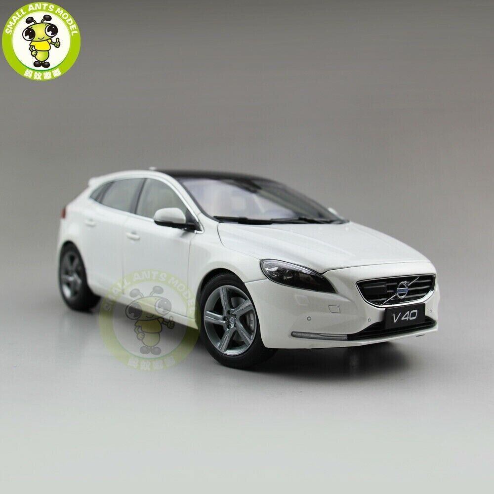1/18 ボルボ Volvo V40 白 ホワイト ステーションワゴン クロス
