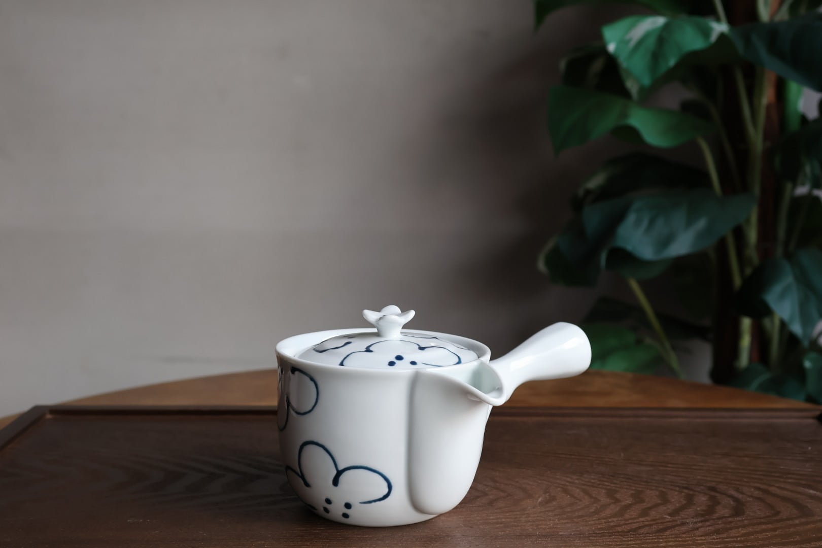 波佐見焼 花紋SS雀口急須 | うつわ通販 土岐陶器店 / ONLINE SHOP