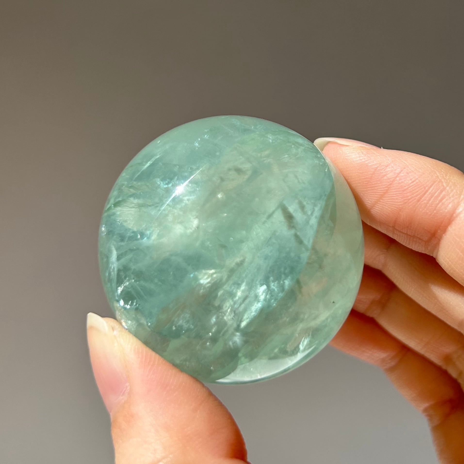 グリーンフローライト スフィア 天然石 虹入り | BLUE MOON STONE