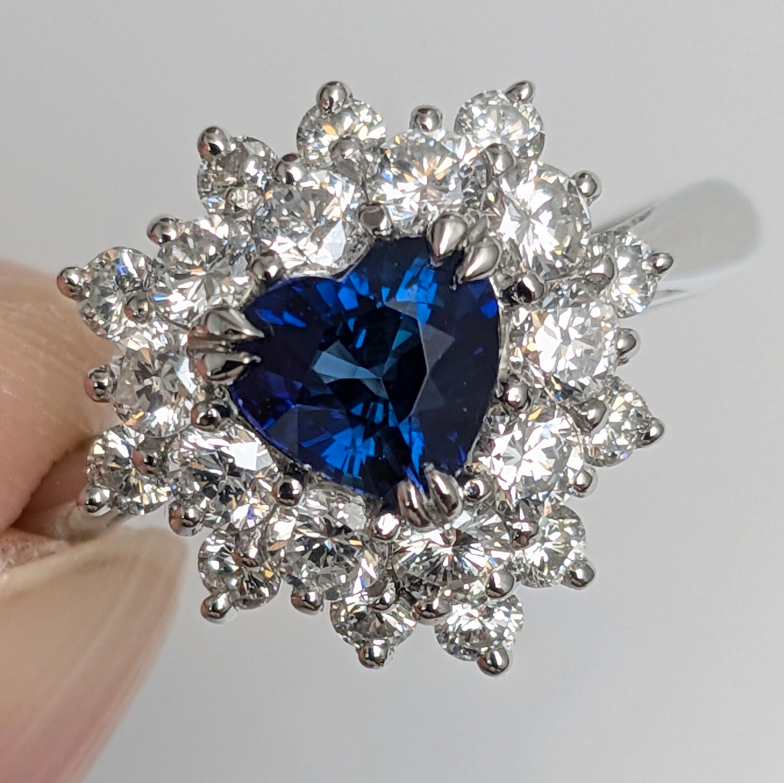 Pt950ロイヤルブルーサファイアリング スリランカ産 サファイア 0.88ct