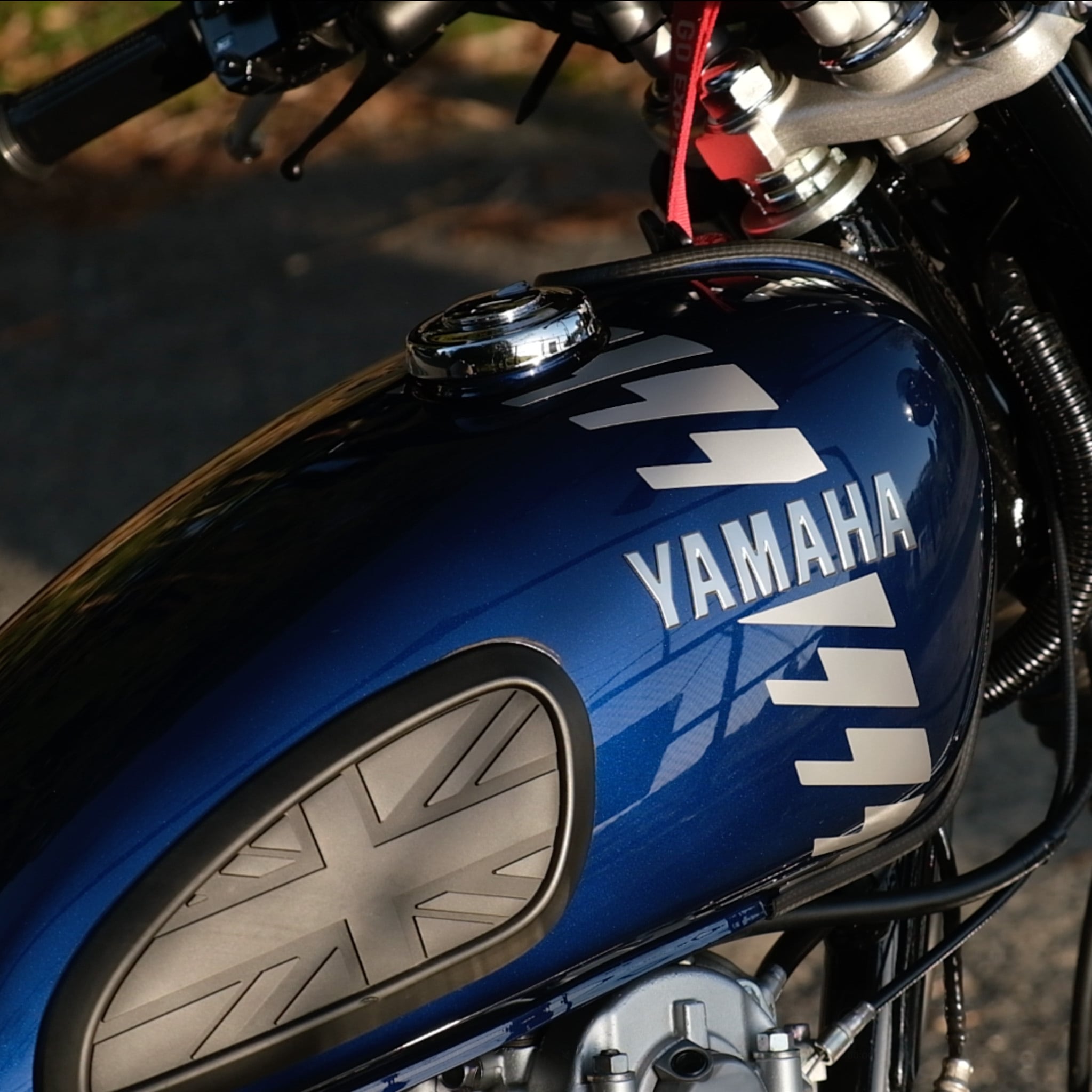 カット済み)YAMAHA SR400専用 ガソリンタンク用デカール TYPE4 ピアノ