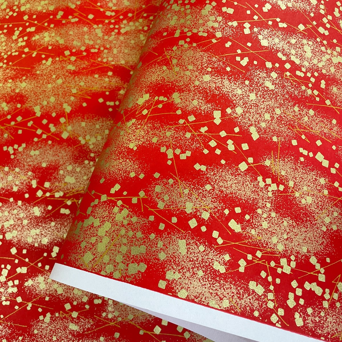 友禅和紙 赤地に金雲 金箔ちらし 大判 約63x93cm 千代紙 YUZEN dyeing