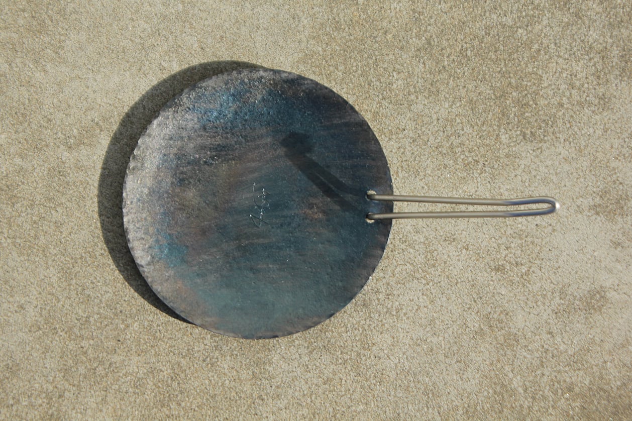 羽根のように軽い鉄製フライパン”FEATHER PAN