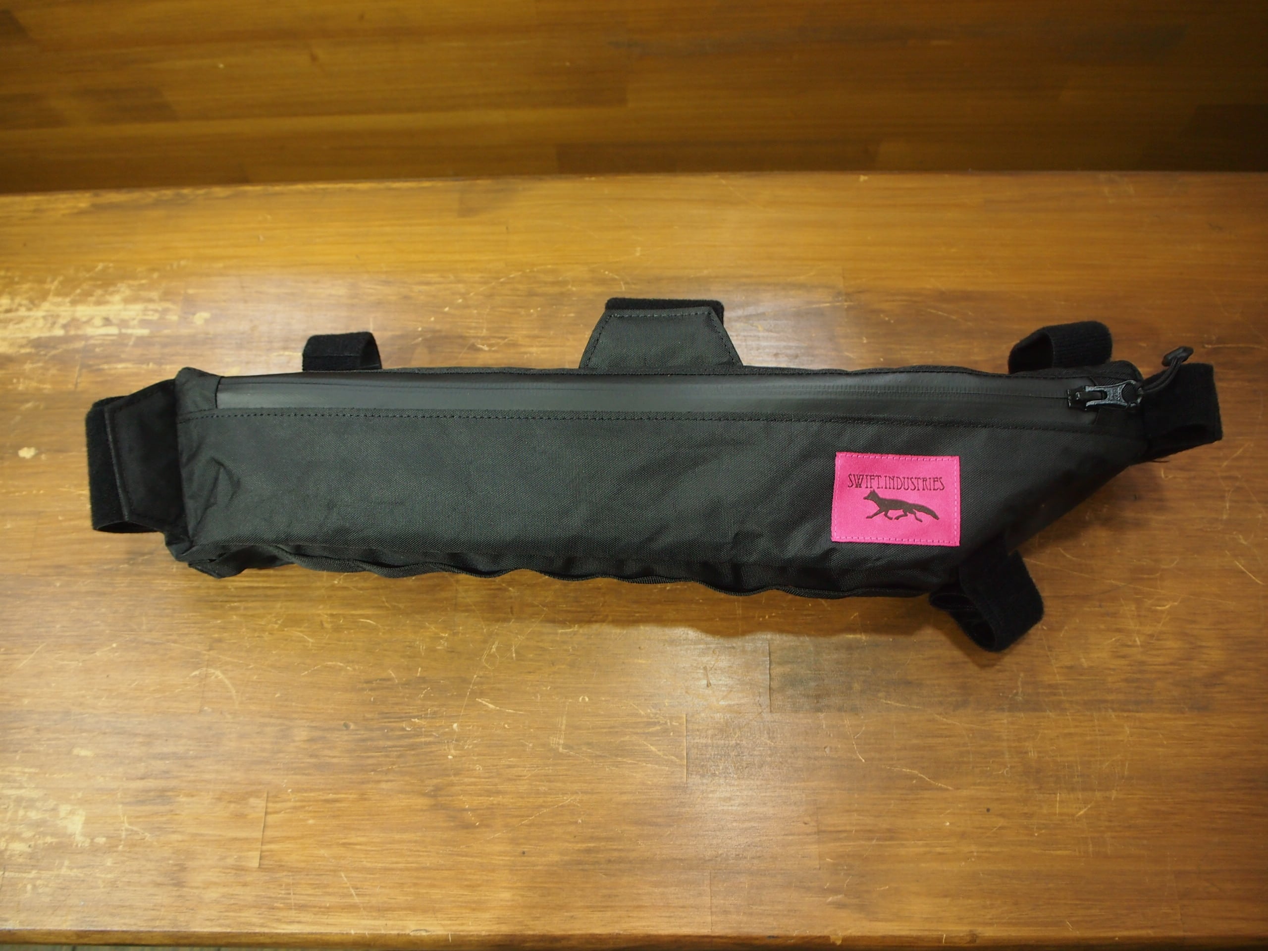 SWIFT INDUSTRIES 【 Hold Fast Half Frame Bag 】 （スウィフト