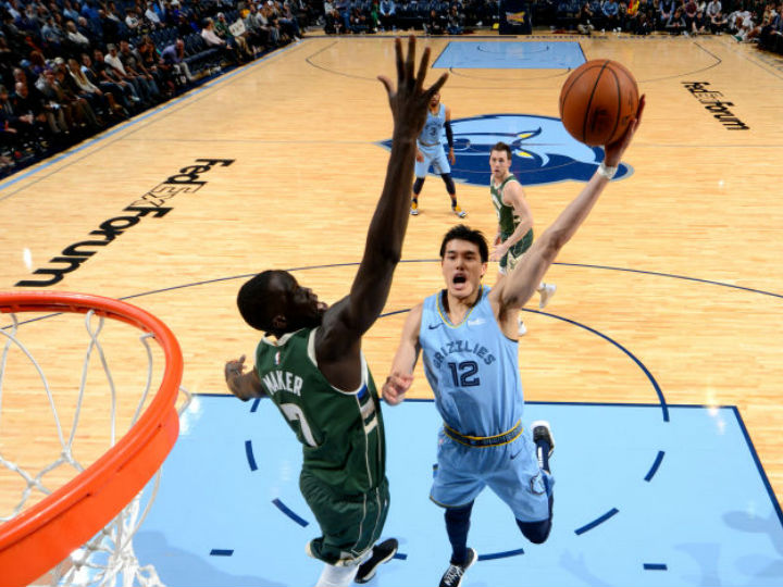 グリズリーズの渡邊雄太がNBA6試合目に出場も、得点への気合が空回り