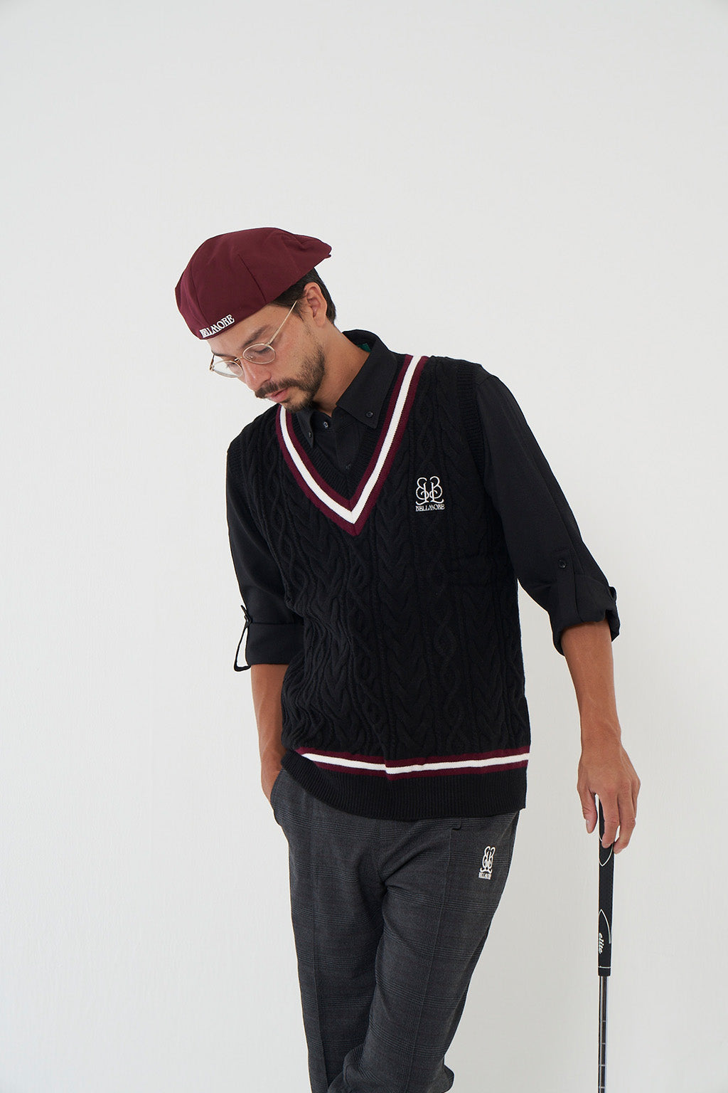 EMBLEM V-NECK KNIT VEST - BLACK – BELLMORE