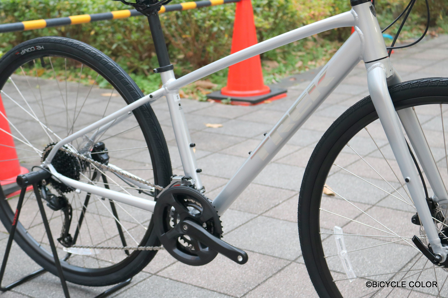 2022年モデルのクロスバイク TREK FX2 Disc 全カラー揃っています