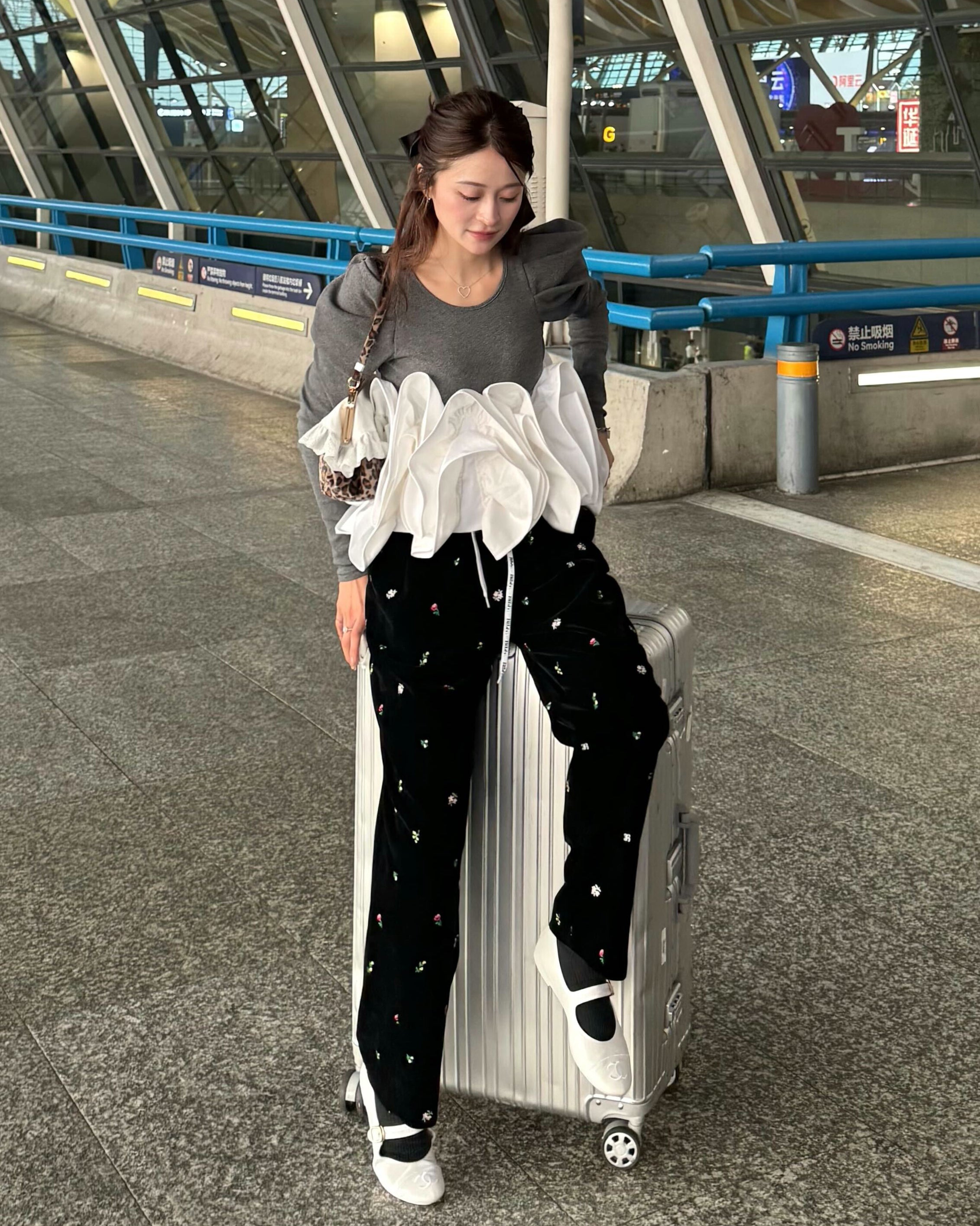 BIBIY. MADE | BIBIY. CREME PEPURAMU TOP DARK GRAY｜Bibiy.