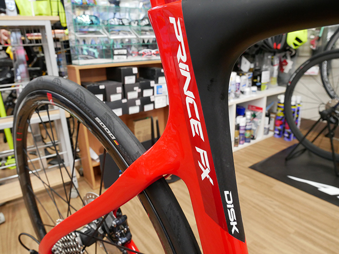 PINARELLO PRINCE FX Disk × Racing Zero Carbon – スポーツサイクル