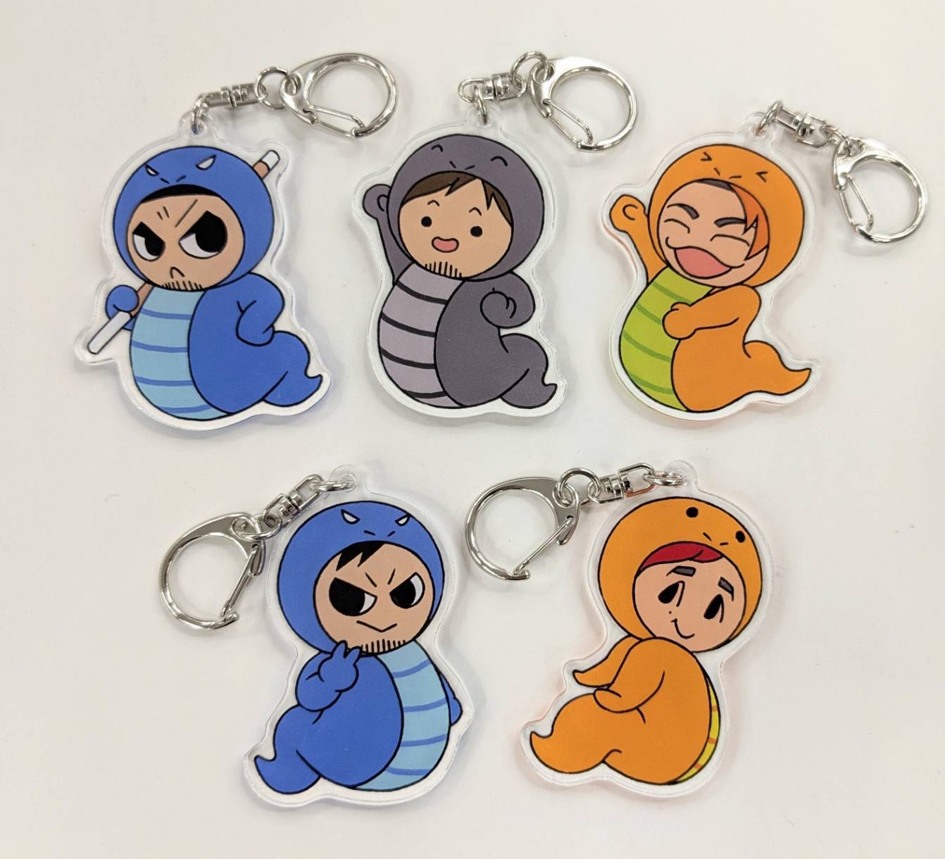 岩崎学園コラボの2025年パンフレットや新作缶バッジ・巳年キーホルダー