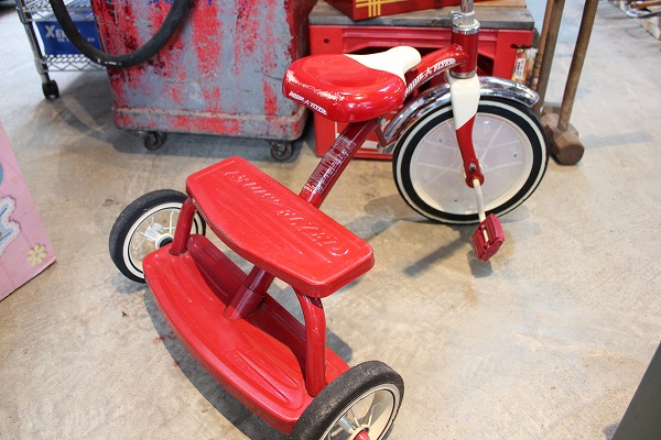 クラシックなデザインと、真っ赤なボディがまさにアメリカンなRadio