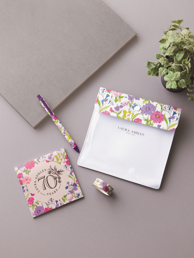 応募終了】ローラ アシュレイの文具セットがついた『InRed』7月号が5名