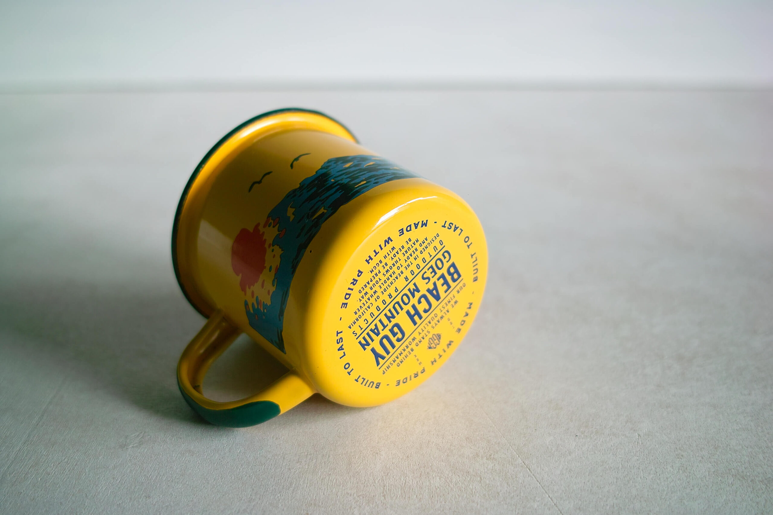 No.8180「BEACH GUY GOES MOUNTAIN ホーローマグ：3種」SOLD | ボルト