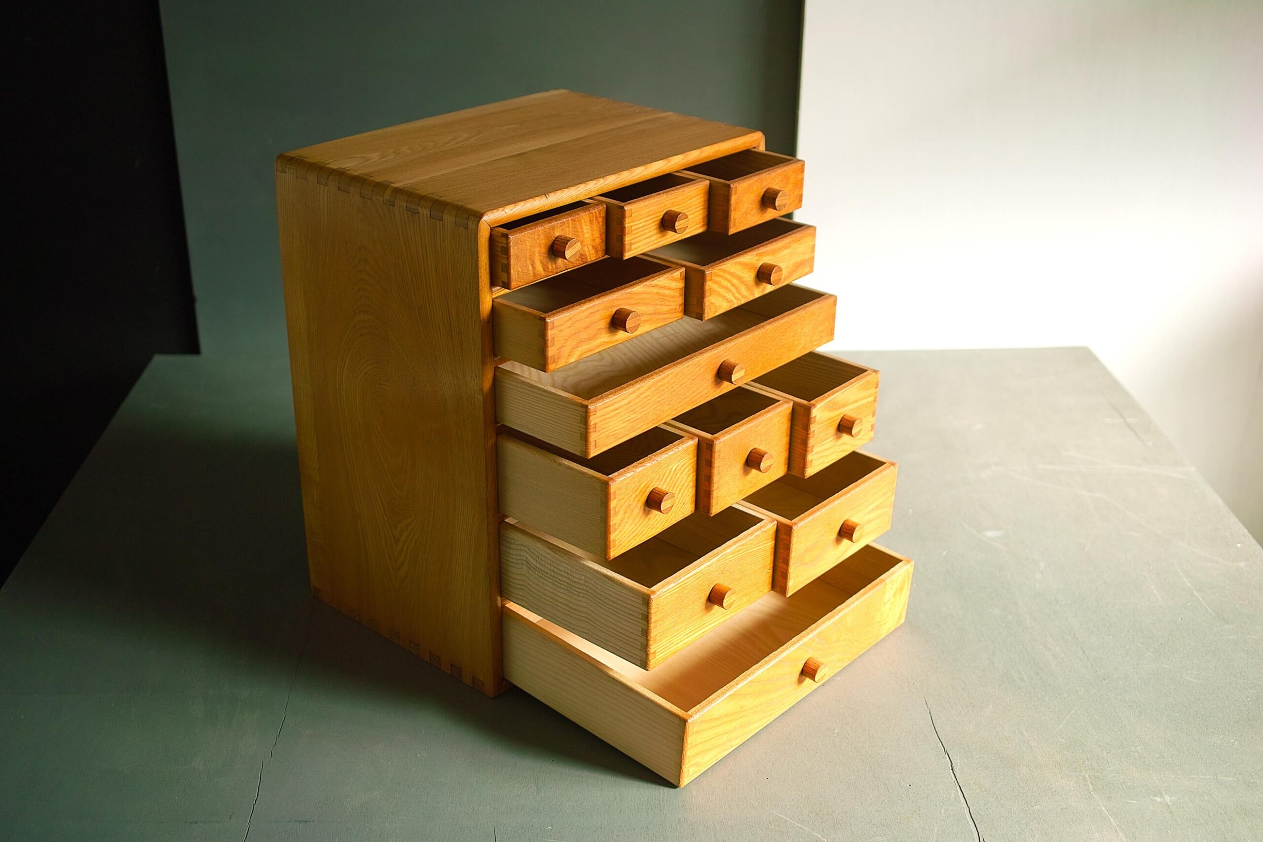 No.5786「総無垢材の小引き出し 12杯：ナチュラル」SOLD | ボルト
