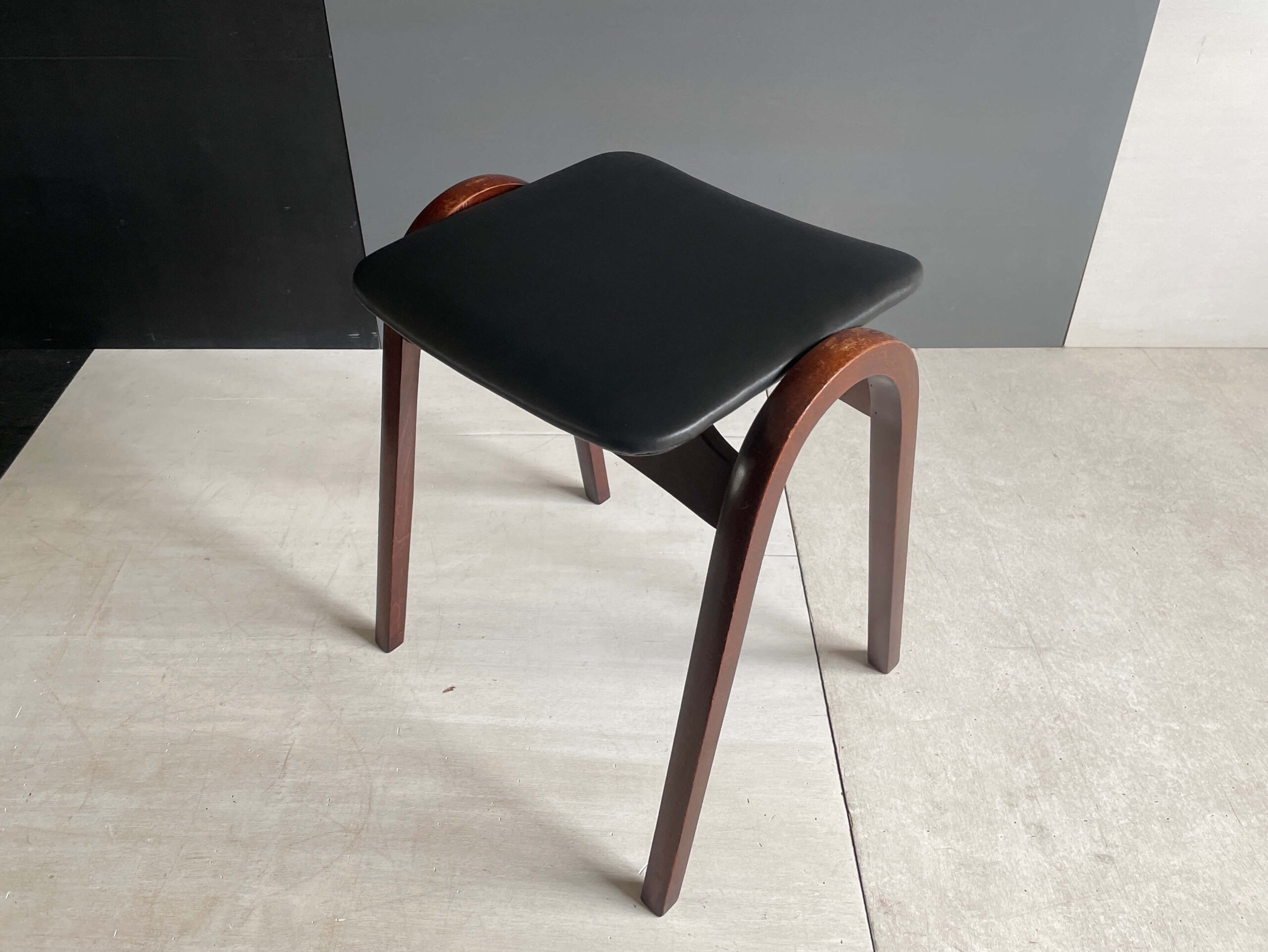 No.10106A「秋田木工スツール〈No.202〉本革/ブラック：剣持勇」SOLD
