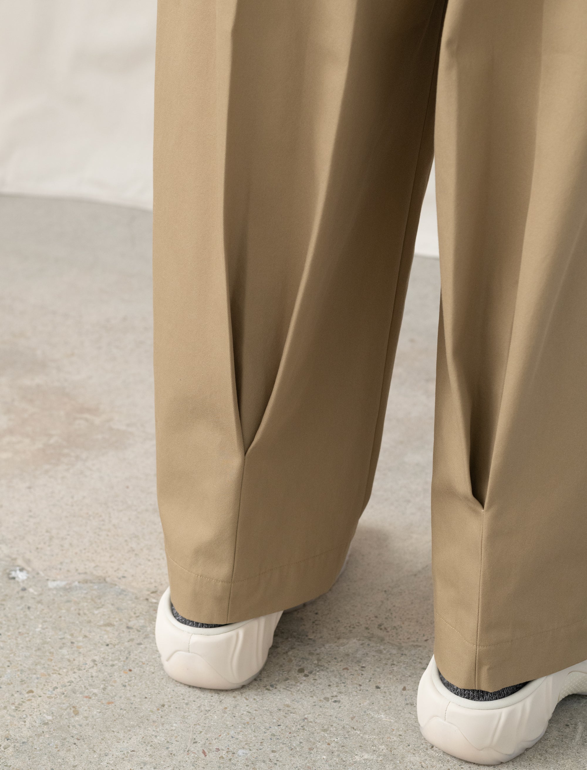 Comme Des Garçons Homme Big Pleat Pant (Beige) – Bows and Arrows