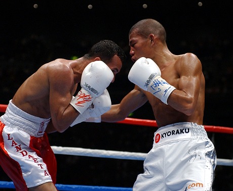 ボクシングポスター　亀田興毅　世界初挑戦vsランダエタ 亀田興毅と2度戦ったランダエタ “博多の虎”相手に大流血 無効試合に