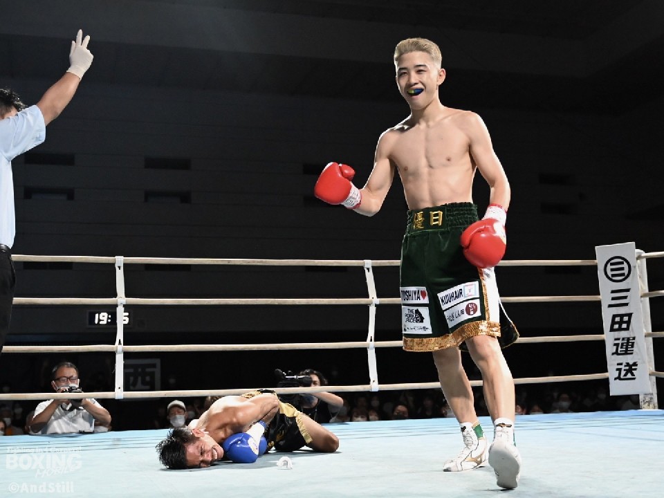 尾崎優成選手直筆サイン入りスパイク本人実使用後に譲り受けたもの