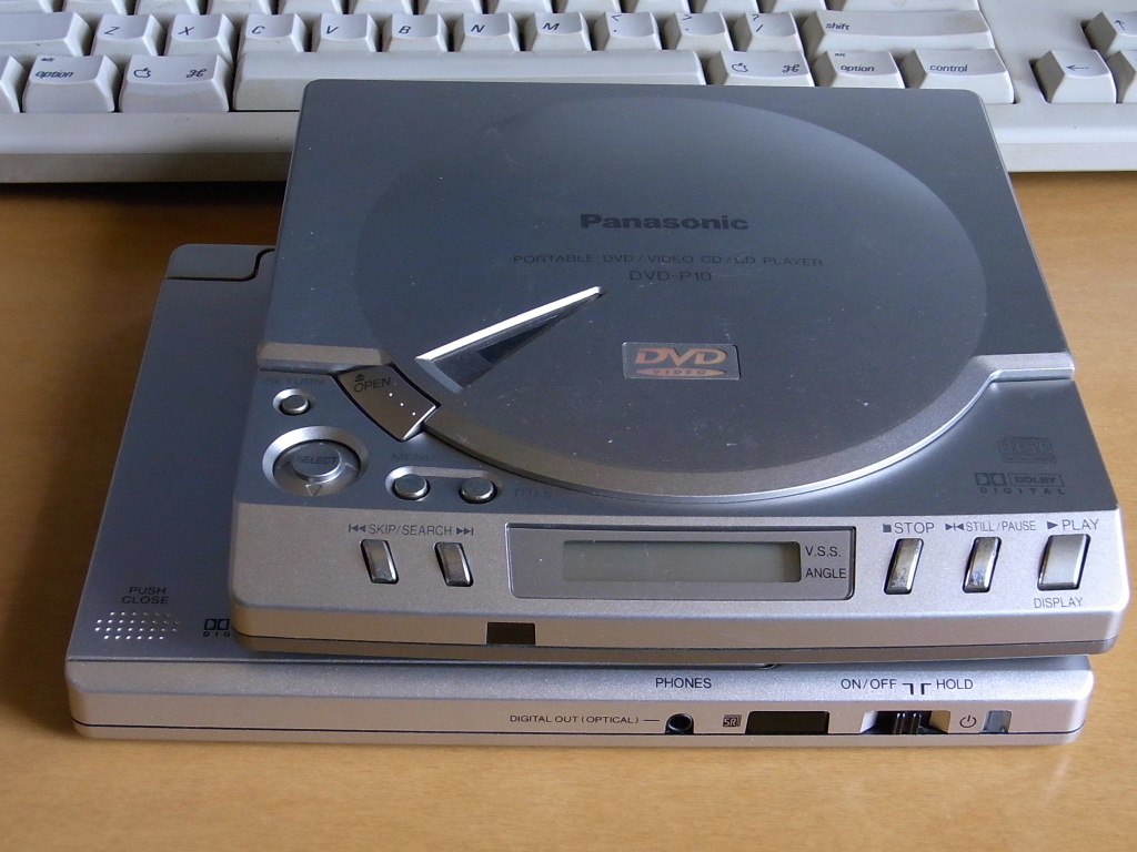 卓上オーディオ (Tabletop Audio): ポータブルDVDプレイヤー(Panasonic